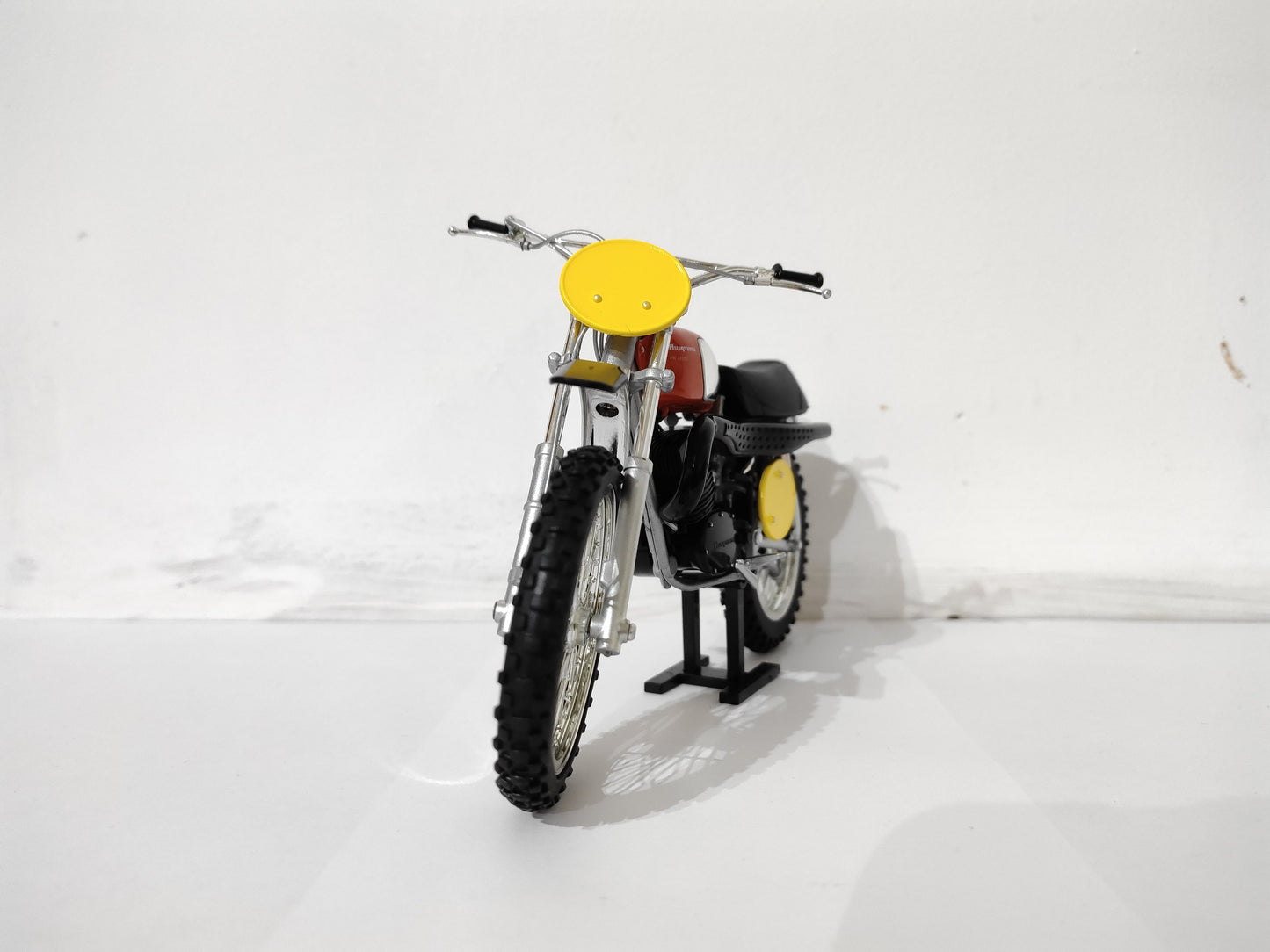 Kengfai 1:12 Husqvarna Cross 400 B. Aberg 1970 Toy Model