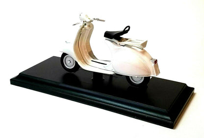 Maisto Toys 1:18 Vespa 150 (1956) White