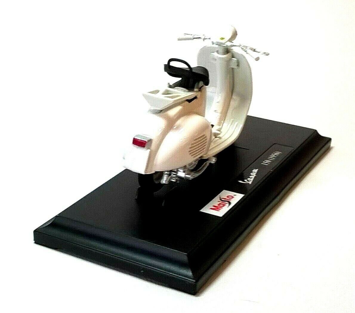 Maisto Toys 1:18 Vespa 150 (1956) White