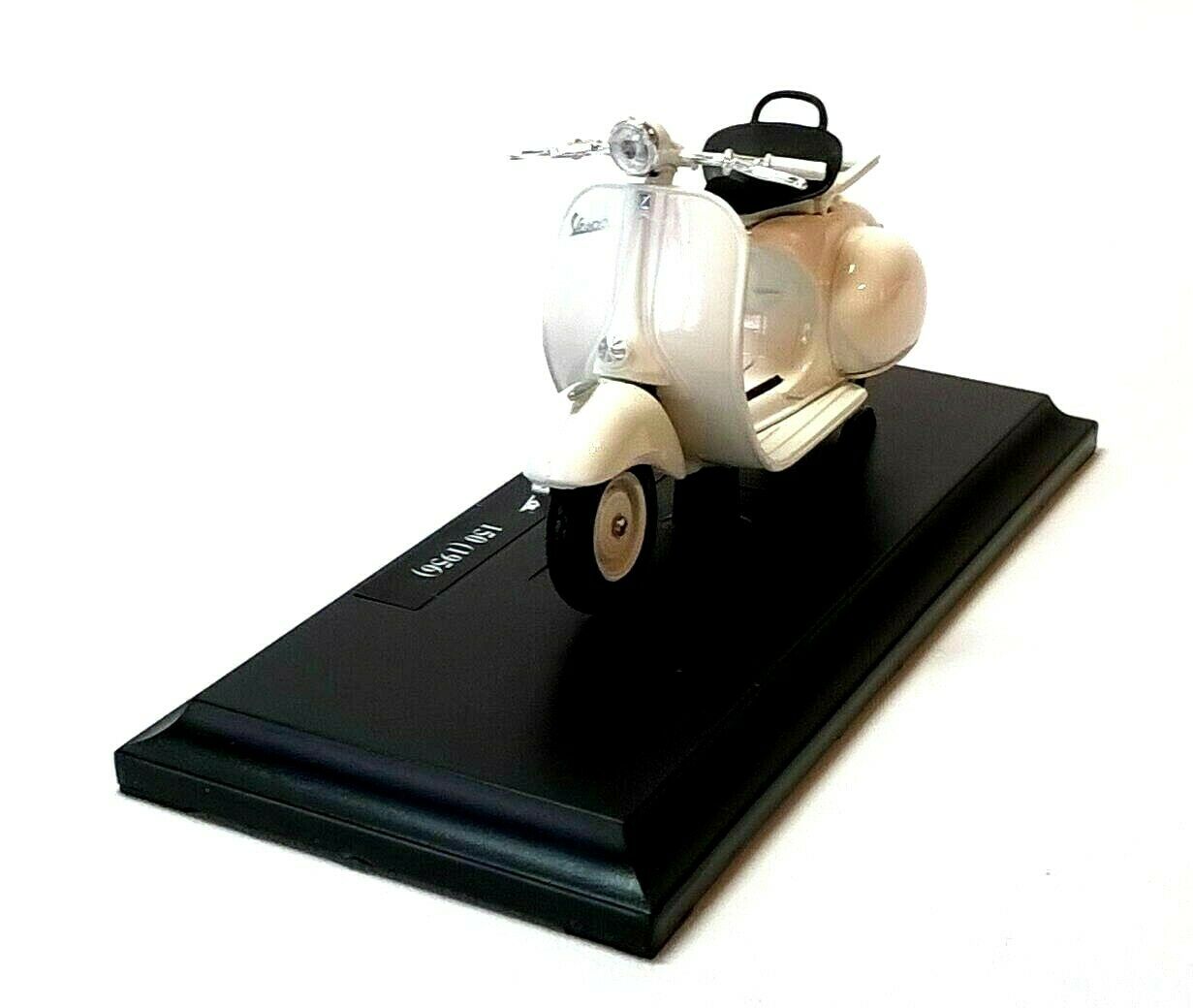 Maisto Toys 1:18 Vespa 150 (1956) White