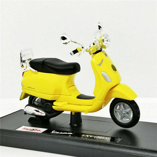 Maisto Toys 1:18 Vespa LXV (2013) Yellow